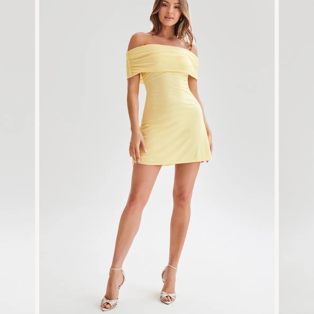 Meshki Yellow Off-Shoulder Short Sleeve Sheath Dress
